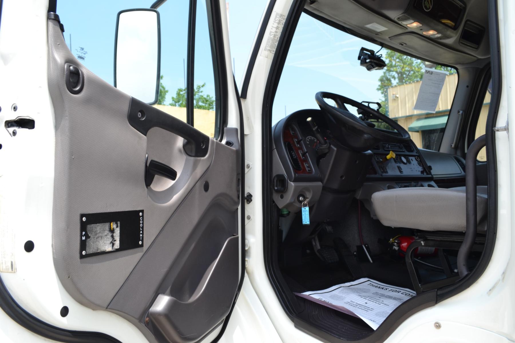 2016 WHITE /GRAY FREIGHTLINER M2-106 with an CUMMINS B6.7L 260HP engine, ALLISON 2500RDS AUTOMATIC transmission, located at 9172 North Fwy, Houston, TX, 77037, (713) 910-6868, 29.887470, -95.411903 - Photo #16